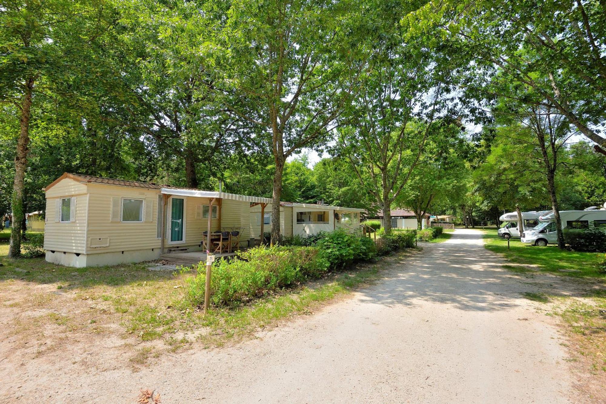 Combreux Camping Etang De La Vallee מראה חיצוני תמונה